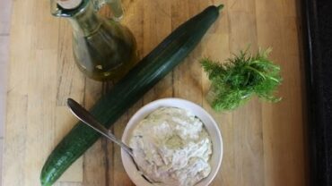 VIDEO: Greek Tzatziki Sauce (Greek yogurt & Cucumber Dip)