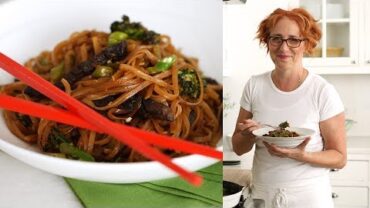 VIDEO: Pad See Ew- Everyday Food with Sarah Carey