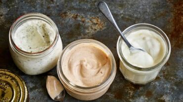 VIDEO: THE BEST VEGAN MAYONNAISE  | 3 WAYS