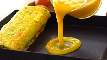 VIDEO: 계란에 찬밥을 넣어드세요!! 계란말이밥 만들기 | 피크닉용 도시락 | Korean Rice Egg roll | Rolled Omelet