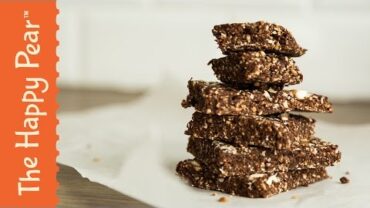 VIDEO: Healthy Chocolate Brownie | 5 Minute Dessert | Vegan