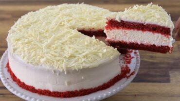 VIDEO: Red Velvet Cheesecake Cake Recipe