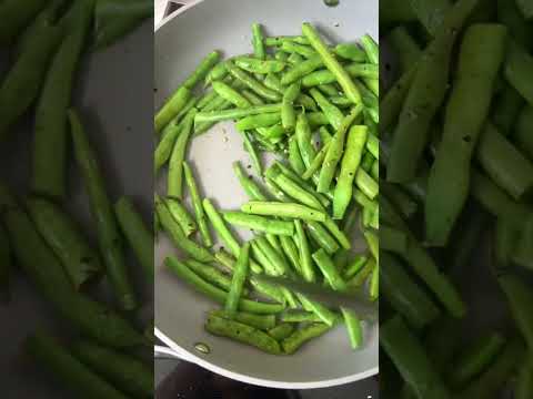 VIDEO: The BEST way to cook green beans 💚🧄 - Cooking Videos TV