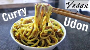 VIDEO: EASY VEGAN CURRY UDON RECIPE (quick vegan dinner)