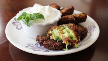 VIDEO: Kolokythokeftedes: Zucchini Fritters