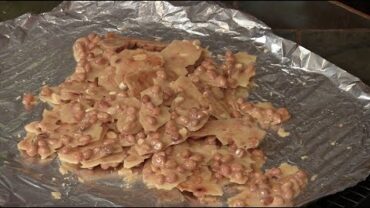 VIDEO: EASY Peanut Brittle in 15 Minutes!