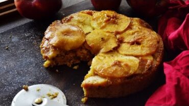 VIDEO: Upside Down Cake – Apple Upside down cake recipe – Eggless Whole Wheat Apple Cake recipe