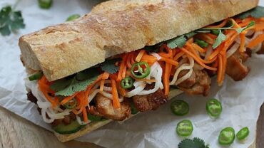 VIDEO: [ENG CC] 베트남 별미를 손쉽게, 반미샌드위치🌿 : Banh Mi Sandwich(Vietnamese Sandwich) [아내의 식탁]