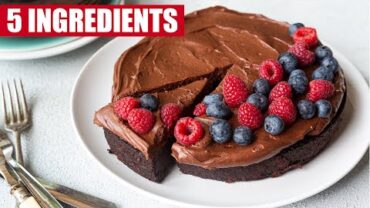 VIDEO: 5 INGREDIENT CHOCOLATE CAKE | VEGAN LOCK DOWN DESSERT