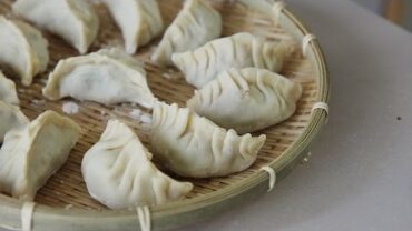VIDEO: [4K] 여름에 먹는 만두, 호박편수 : Hobak-Pyeonsu (Zucchini Dumpling) : Honeykki 꿀키