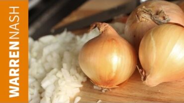 VIDEO: How to chop an onion – Like a Pro – Cooking Tips by Warren Nash