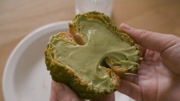 VIDEO: 녹차크림 듬뿍! 녹차 쿠키슈 : Green tea cream puff (cookie choux) | Honeykki 꿀키