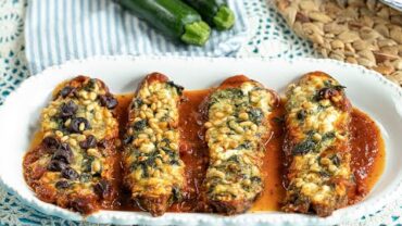 VIDEO: Mediterranean Zucchini Boats with Spinach & Feta: Low-carb Vegetarian Main Course