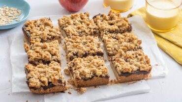 VIDEO: Fruit and Oat Crumble Bars – Healthy Snacks for Kids – Weelicious