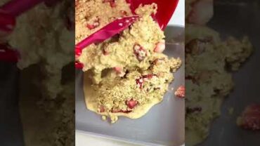 VIDEO: Strawberries & Cream Baked Oatmeal – Weelicious