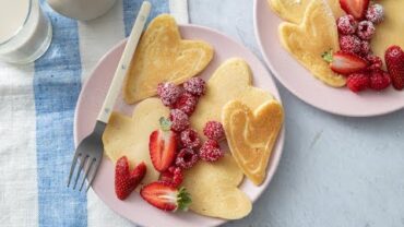 VIDEO: Heart Shaped Pancakes – Easy Valentine’s Day Breakfast – Weelicious