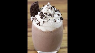 VIDEO: Easy Oreo Milkshake Recipe 🥤 #shorts