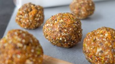 VIDEO: APRICOT ENERGY BALLS | LIGHT AND ZESTY