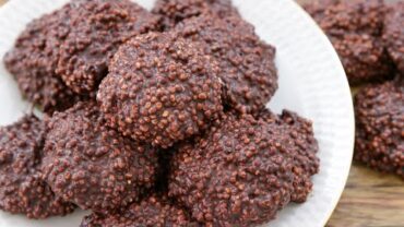 VIDEO: Chocolate Quinoa Cookies Recipe | Healthy Quinoa Crisps