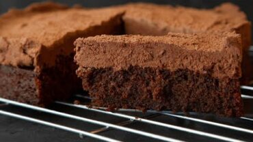 VIDEO: THE BEST VEGAN CHOCOLATE CAKE | STEVES FAVOURITE