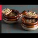 VIDEO: Onion soup with dark beer | Akis Petretzikis