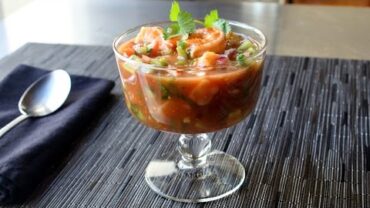 VIDEO: Mexican-Style Shrimp Cocktail – How to Make a Mexican-Style Seafood Cocktail