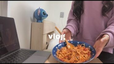 VIDEO: vlog | 마트에서 장보고 토마토 파스타 🍝 만들어먹기, 친구들과 카페에서 달달한 디저트 먹으며 보냈던 휴학 일상