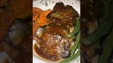 VIDEO: #vegan mushroom bordelaise – cauliflower steak. #veganrecipes #cookingchannel #whatieatinaday #food