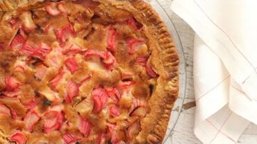 VIDEO: Sweet and Tart Rhubarb Custard Pie – Everyday Food with Sarah Carey