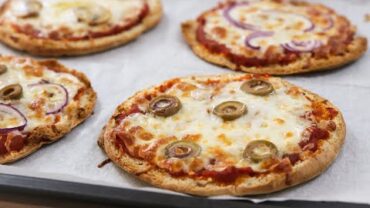 VIDEO: Pita Pizza Recipe | 10 Minute Pizza Hack
