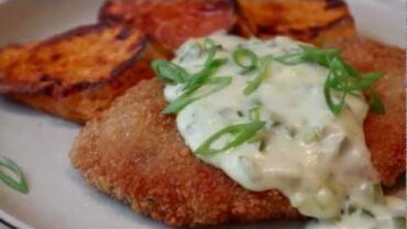 VIDEO: Crispy Pork Cutlets with Creamy Jalapeno Green Onion Gravy – Pork Schnitzel with Country Gravy