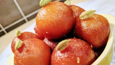 VIDEO: Gulab jamun recipe | how to make gulab jamun | gulab jamun recipe with milk powder