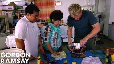 VIDEO: Gordon Ramsay Helps Prepare Food For A Malaysian Dinner Party | Gordon’s Great Escape