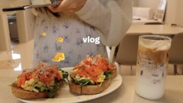 VIDEO: vlog | 당근라페 샌드위치🥕🥪 요즘 푹 빠진 분모자 당면 찜닭, 비오는 날엔 얼큰한 순두부찌개와 가자미구이 야식으로 마라샹궈 먹으며 보낸 자취생 주말 일상