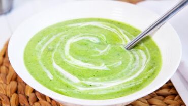 VIDEO: Low Calorie Broccoli and Stilton Soup Recipe – With no Cream #Ad