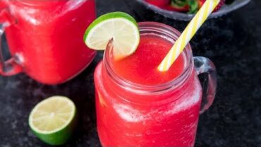 VIDEO: Frozen Strawberry Daiquiri Cocktail Recipe – Summer Slush at it’s best!