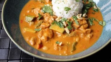 VIDEO: Peanut Curry Chicken  – How to Make Chicken with Peanut Curry Sauce