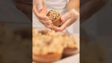 VIDEO: Banana Nutella cupcakes on the counter this weekend at C&D Soho 😍 – COME & GET ‘EM!