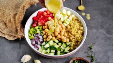 VIDEO: Quinoa Salad with Chickpeas & Lemon Vinaigrette