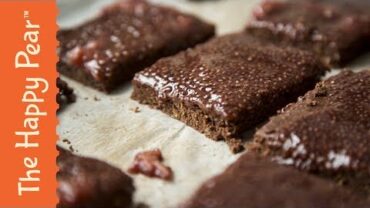 VIDEO: VEGAN PB & J RAW BROWNIE | THE HAPPY PEAR