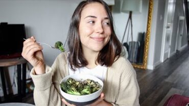 VIDEO: What I Eat in a Day to Feel Good ✌🏼(Vegan)