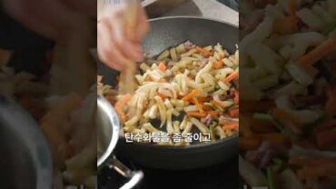 VIDEO: [미라클ㅣ김정은 요리연구가 편] 유부에 당면 대신 OOOO를 넣으면 100배 맛있어져요