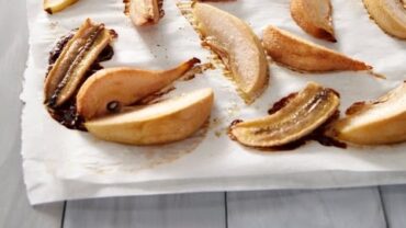 VIDEO: Healthy Recipes for Babies: How to Make Roast Pear & Banana Puree for Toddlers – Weelicious