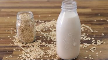 VIDEO: How to Make Oat Milk | Homemade Oat Milk Recipe