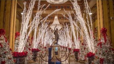 VIDEO: Watch The Roosevelt Hotel Turn Into A Christmas Wonderland | Southern Living