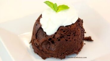 VIDEO: Gluten-Free Chocolate Mug Cake Recipe | Under 2-minutes!