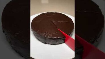 VIDEO: QUICK CHOCOLATE CAKE #shorts