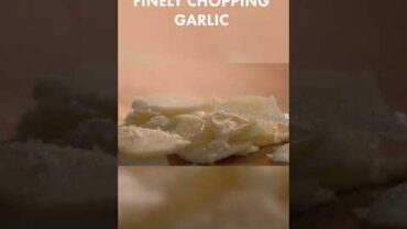 VIDEO: Why You Should Add Salt When Chopping Garlic #Shorts