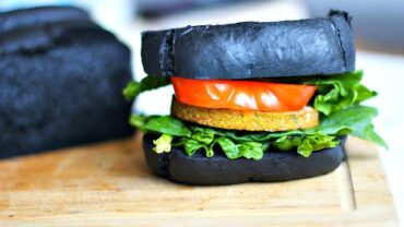 VIDEO: BLACK CHARCOAL BREAD!! (Hokkaido Milk Bread !! – VEGAN)