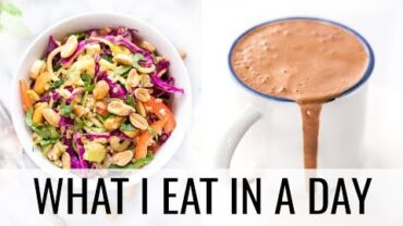 VIDEO: 39. WHAT I EAT IN A DAY + superfood hot chocolate recipe 🍫